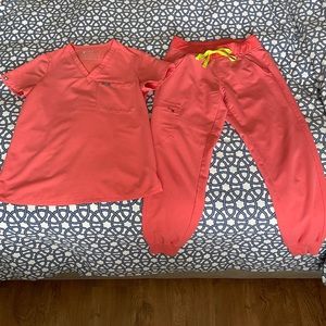 FIGS SCRUB SET. Coral color. Catarina top in XS, Zamora jogger pants XS petite.